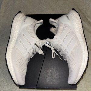 Adidas Ultra Boost Triple White Running Shoes Women’s sz 7.5